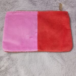 ❤️5 for $20❤️ Ipsy December 2022 Pink & Red Block Print Micro Fiber Makeup Bag